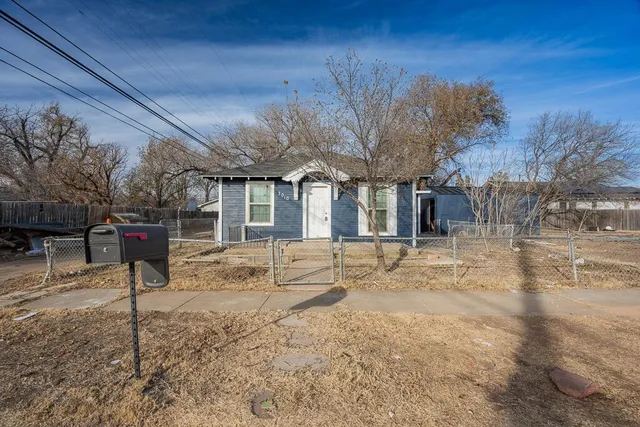 $950 | 3010 Southwest 9th Avenue, Amarillo, TX 79106