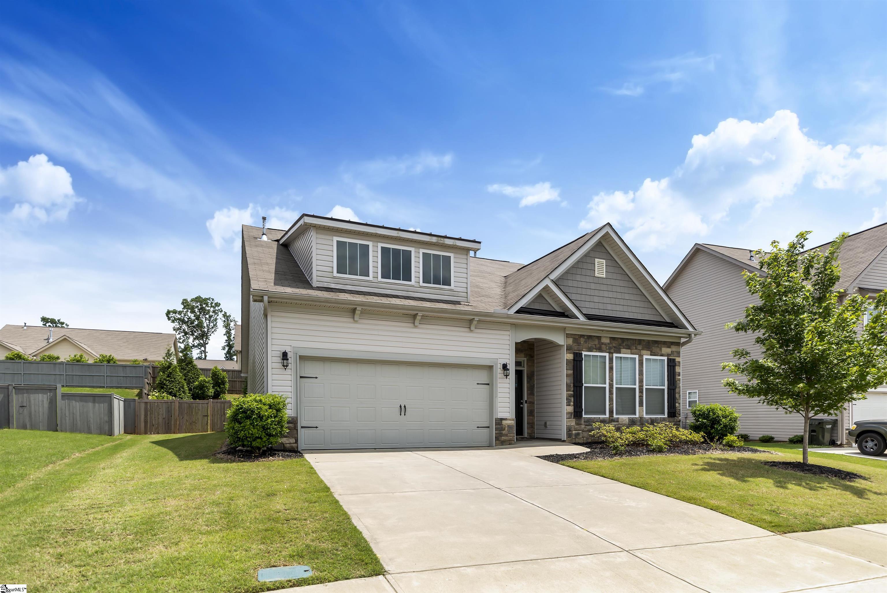 484 Bucklebury Road Greer, SC 29651 - Photo 2 of 29 Gallery Image 2