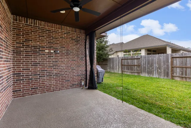 $525,000 | 506 Bedias Creek Drive, Conroe, TX 77304