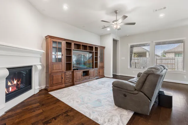 $525,000 | 506 Bedias Creek Drive, Conroe, TX 77304