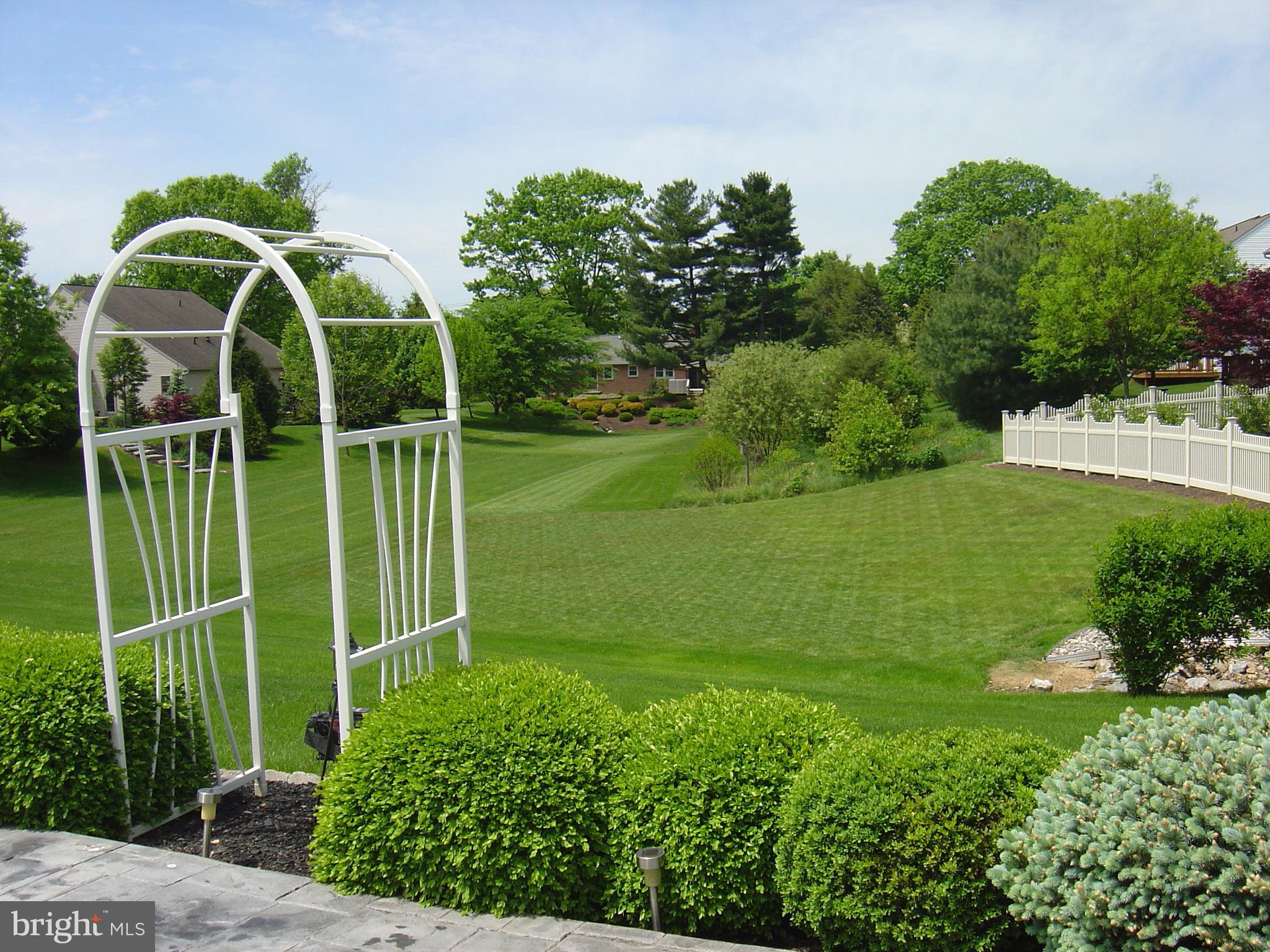 215 Barkay Crossing Lititz, PA 17543 - Photo 4 of 17 Gallery Image 4