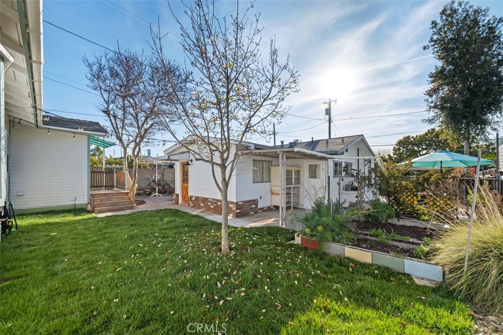 5117 Vincent Avenue Eagle Rock, CA 90041 - Photo 28 of 46 a backyard of a house with table and chairs