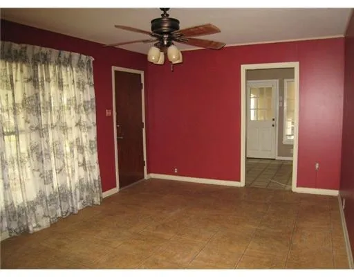 a view of empty room with window