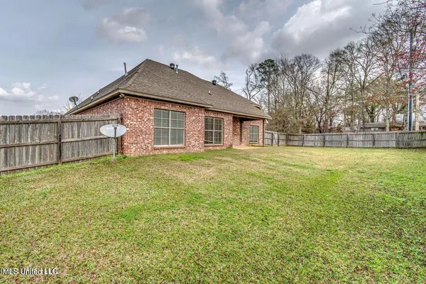 $2,450 | 401 Ash Tree Lane, Madison, MS 39110