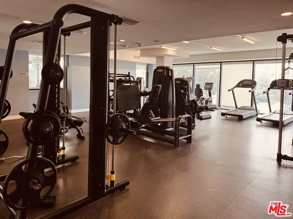 $2,920 | 3980 Wilshire Boulevard, Unit 726, Los Angeles, CA 90010