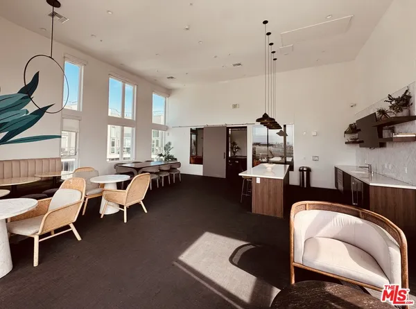 $2,920 | 3980 Wilshire Boulevard, Unit 726, Los Angeles, CA 90010