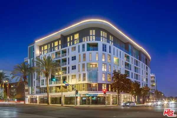 $2,920 | 3980 Wilshire Boulevard, Unit 726, Los Angeles, CA 90010