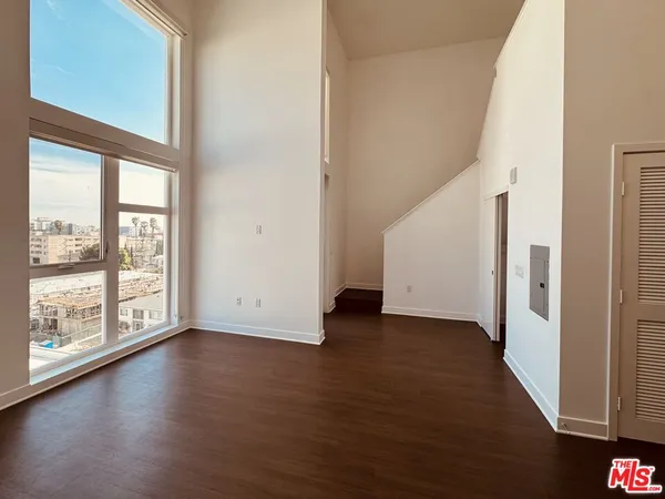 $2,920 | 3980 Wilshire Boulevard, Unit 726, Los Angeles, CA 90010