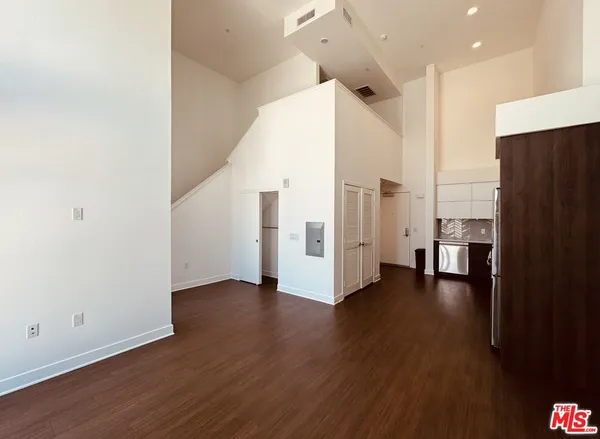 $2,920 | 3980 Wilshire Boulevard, Unit 726, Los Angeles, CA 90010