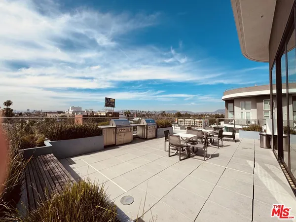 $2,920 | 3980 Wilshire Boulevard, Unit 726, Los Angeles, CA 90010