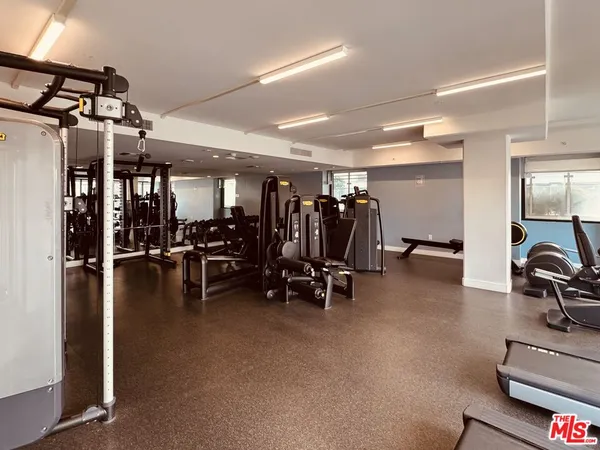$2,920 | 3980 Wilshire Boulevard, Unit 726, Los Angeles, CA 90010