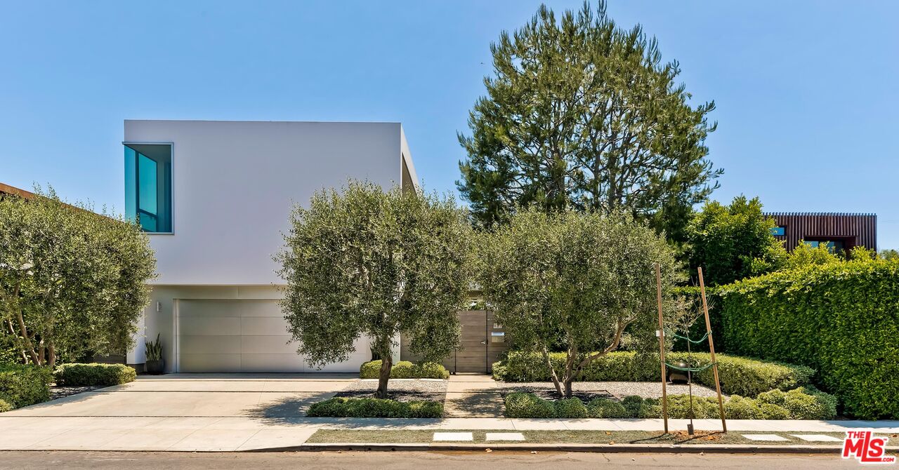 a view of a house with a yard and plants