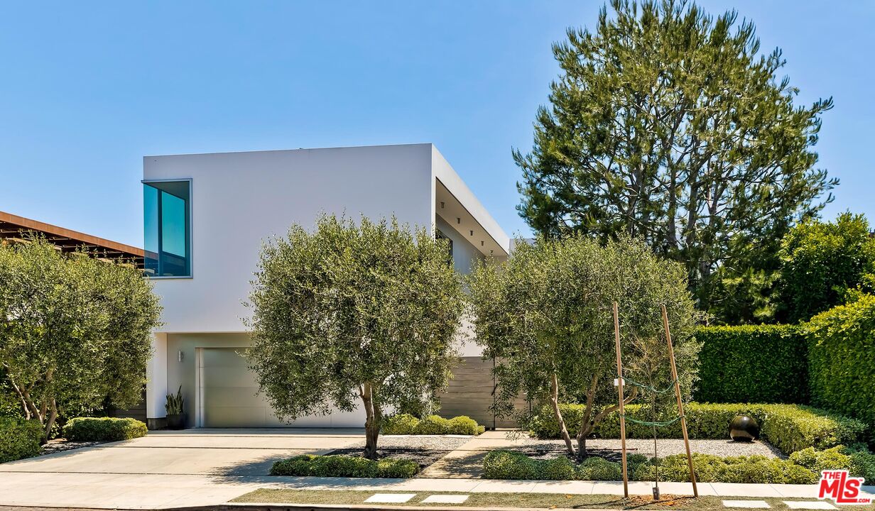 1342 Appleton Way Venice, CA 90291 - Photo 2 of 46 a front view of a house with a yard