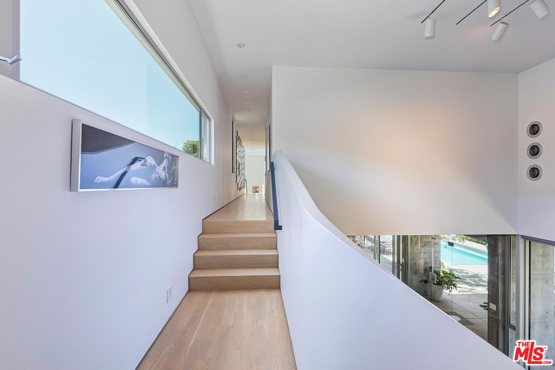 1342 Appleton Way Venice, CA 90291 - Photo 38 of 46 a view of a hallway with windows