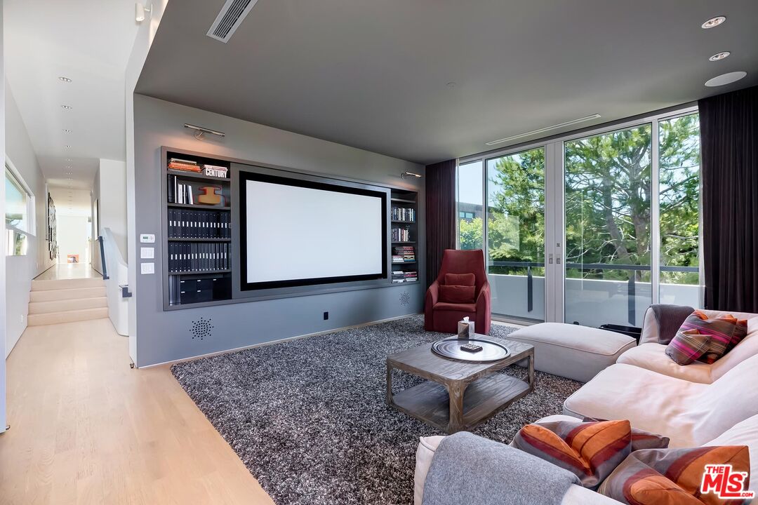1342 Appleton Way Venice, CA 90291 - Photo 39 of 46 a living room with furniture and window
