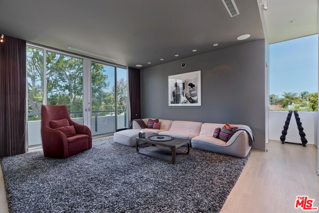 1342 Appleton Way Venice, CA 90291 - Photo 40 of 46 a living room with furniture and a large window