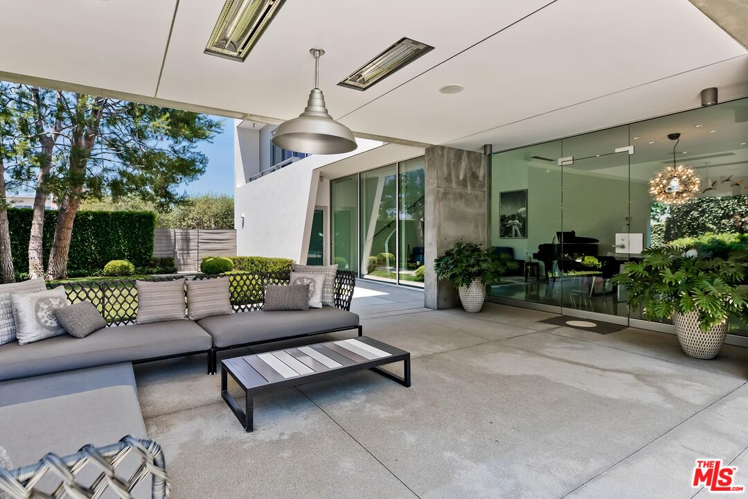 1342 Appleton Way Venice, CA 90291 - Photo 5 of 46 a building outdoor space with patio furniture and potted plants