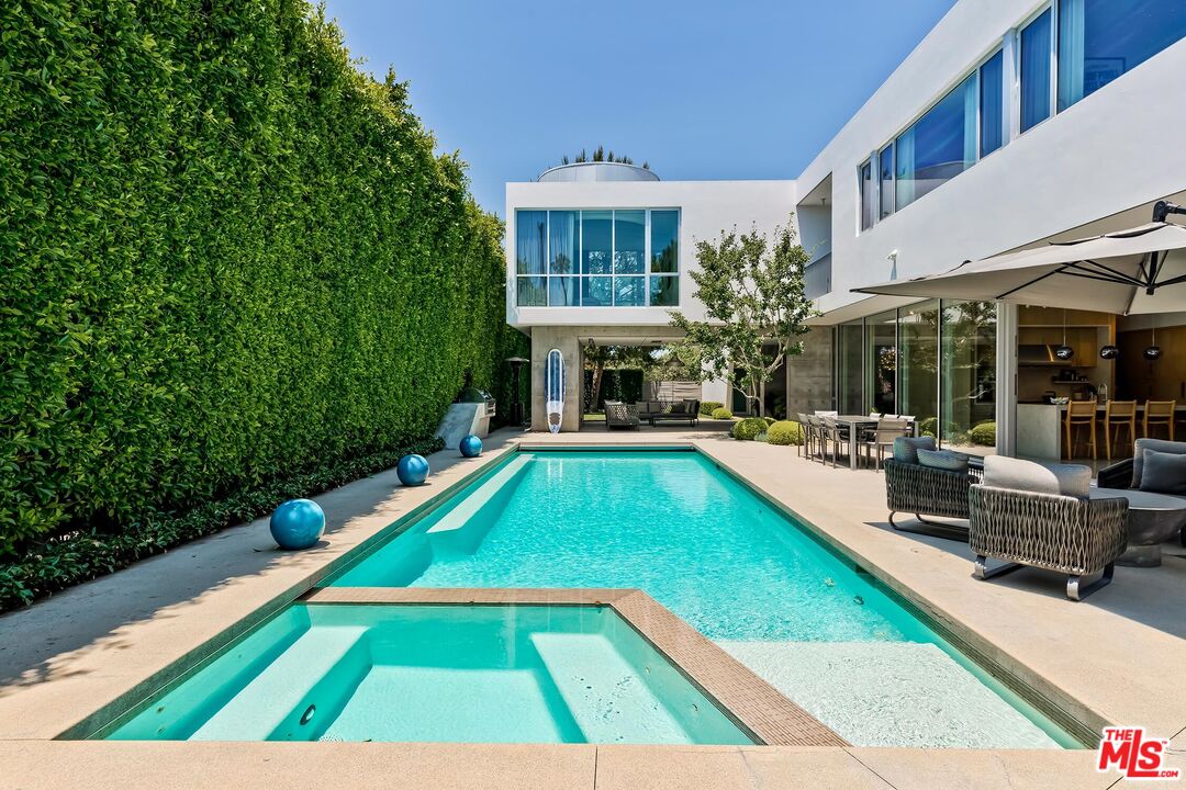 1342 Appleton Way Venice, CA 90291 - Photo 7 of 46 a view of swimming pool with lounge chair and couches