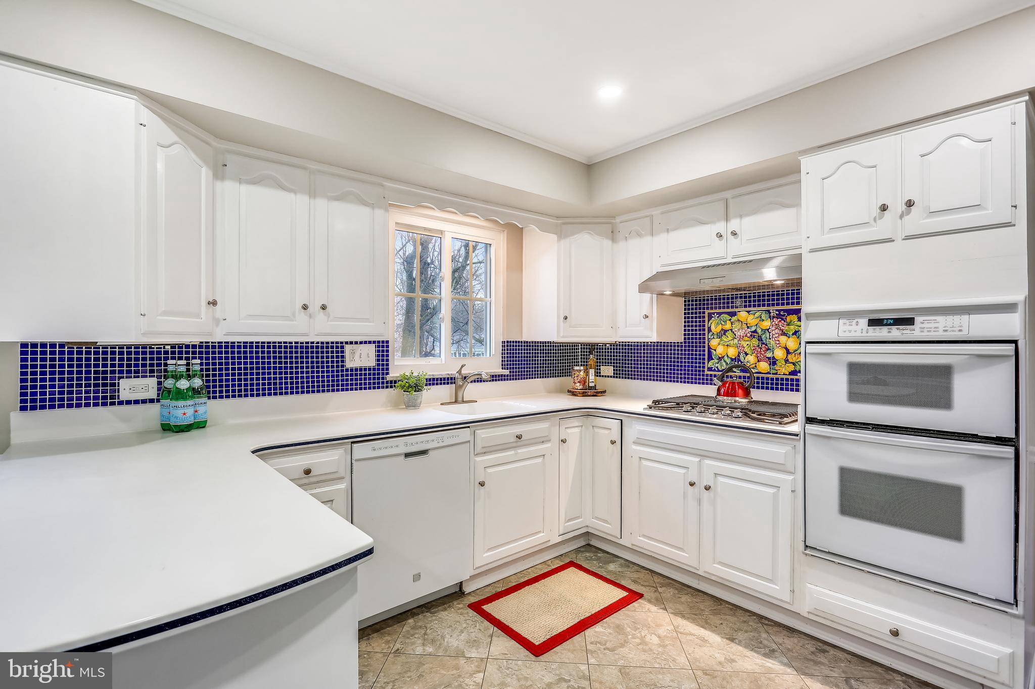 8712 Fox Run Potomac, MD 20854 - Photo 11 of 53