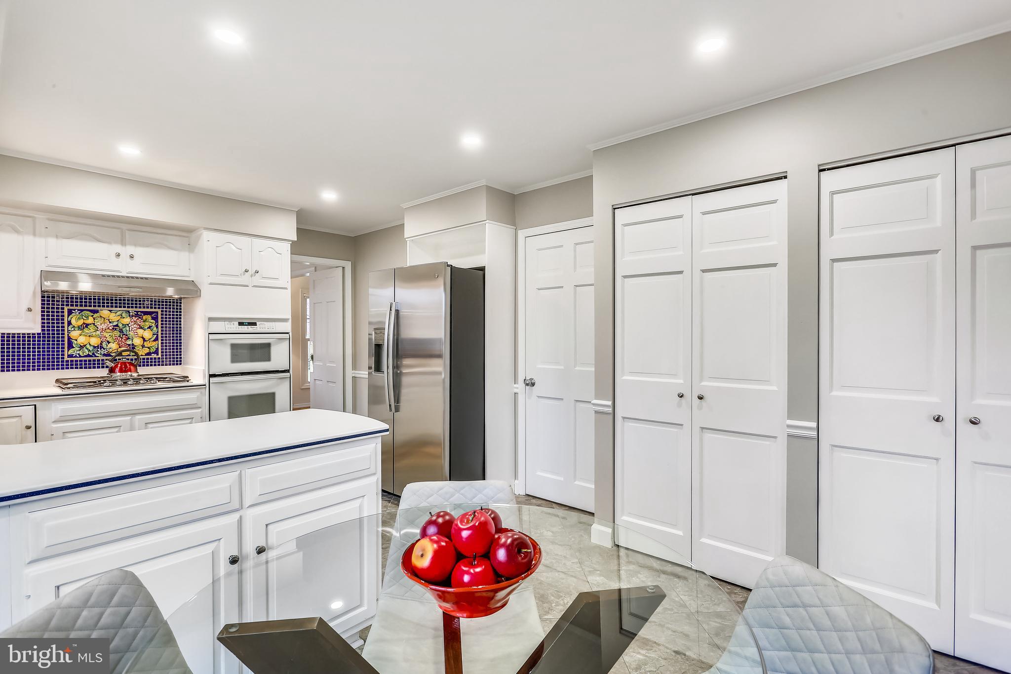 8712 Fox Run Potomac, MD 20854 - Photo 12 of 53