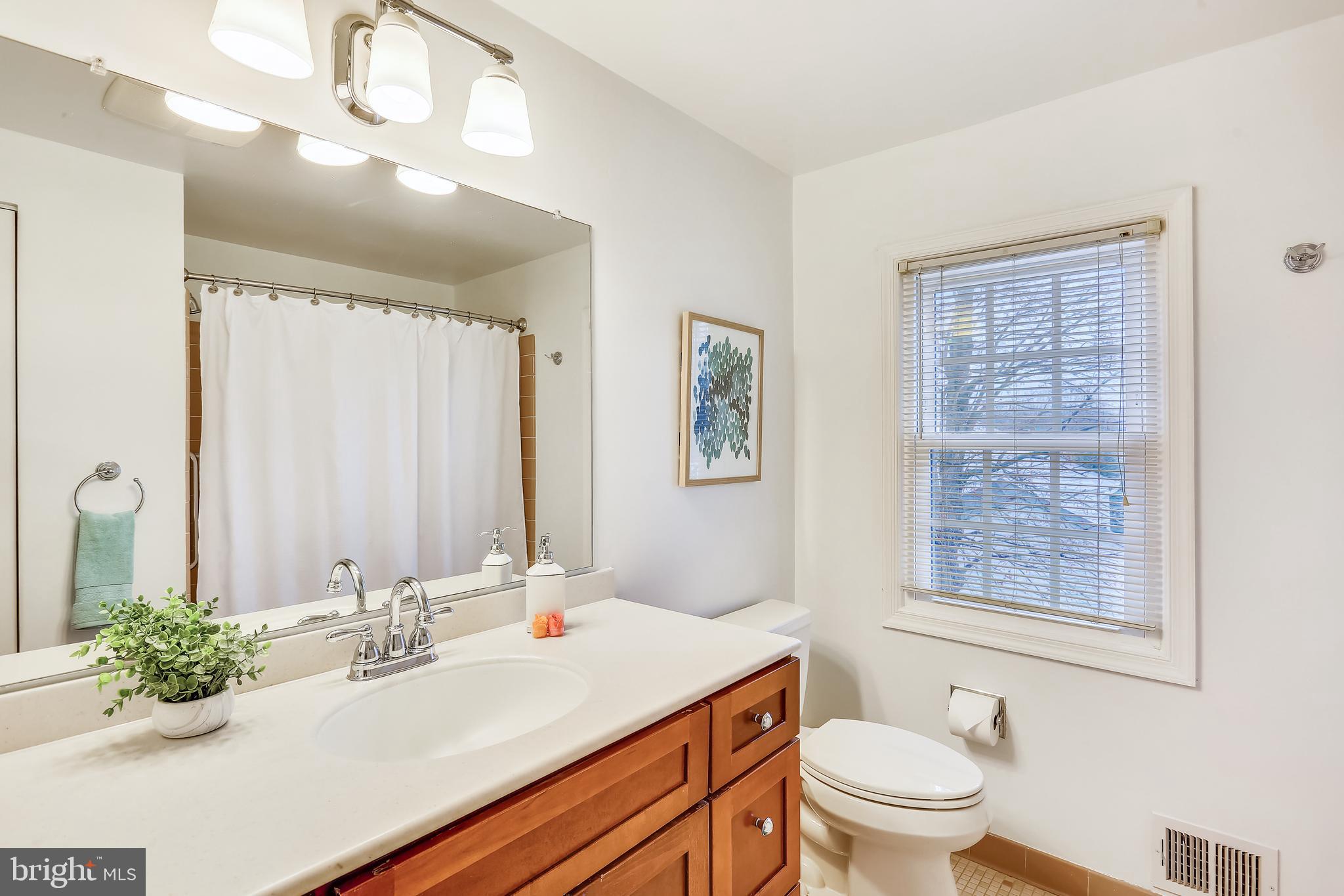 8712 Fox Run Potomac, MD 20854 - Photo 37 of 53