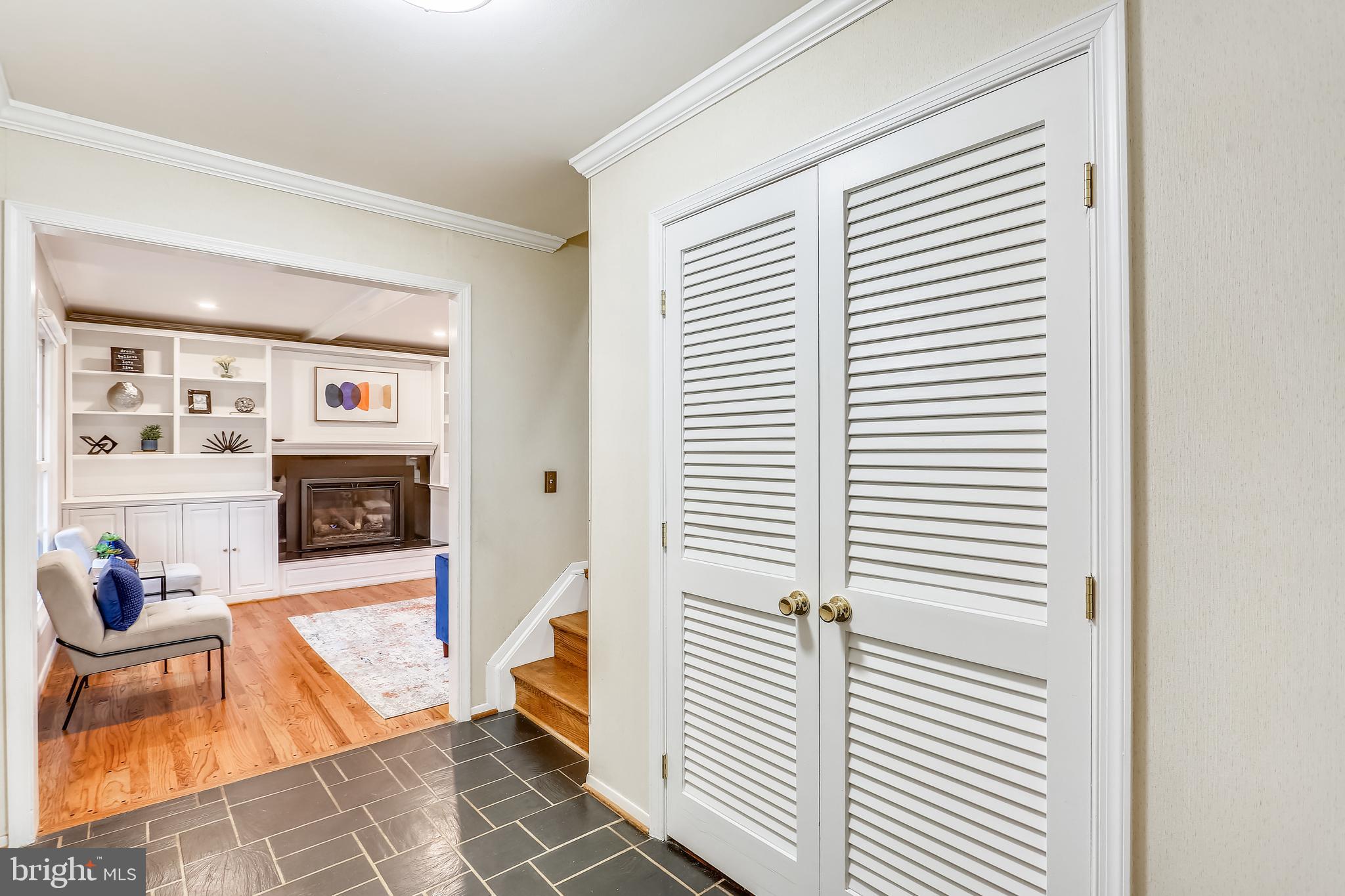 8712 Fox Run Potomac, MD 20854 - Photo 4 of 53