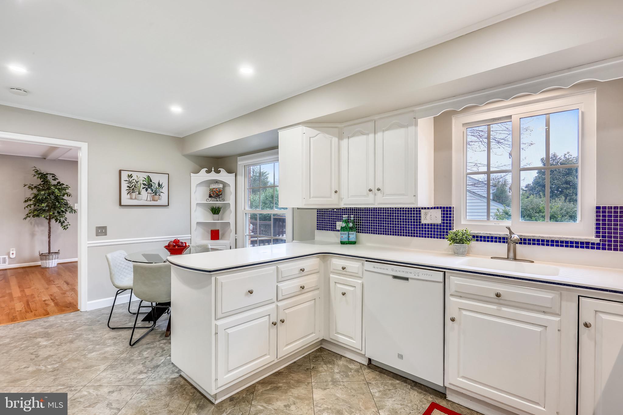 8712 Fox Run Potomac, MD 20854 - Photo 9 of 53