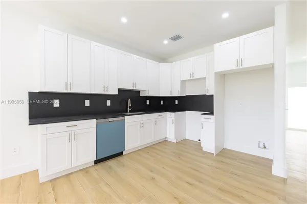 $3,900 | 1864 Northwest 91st Street, Unit 1864, Miami, FL 33147