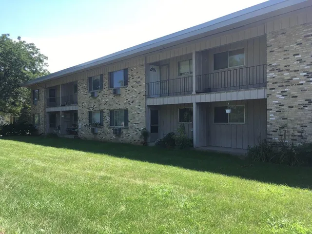 $1,095 | 3811 South 35th Street, Unit 32, Greenfield, WI 53221