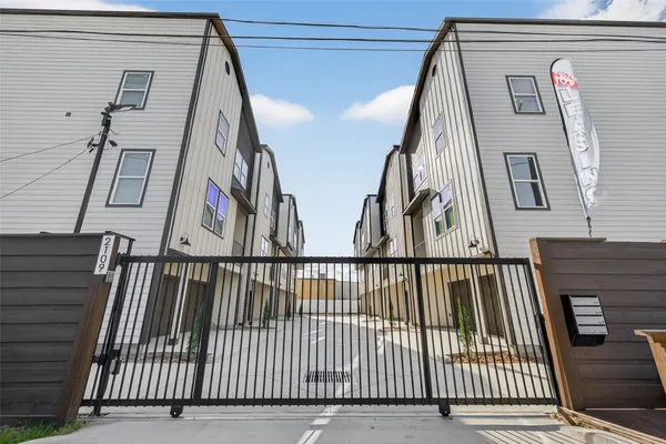 $1,995 | 2109 Marnel Road, Unit H, Houston, TX 77055
