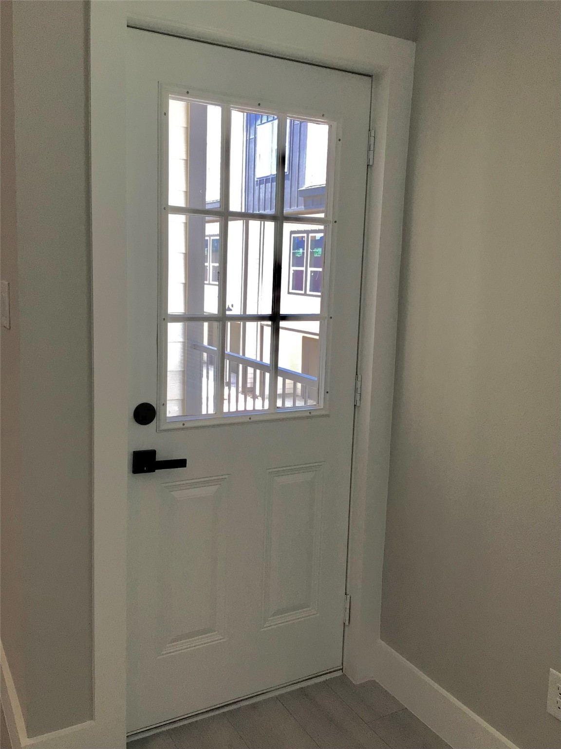 2109 Marnel Road, Unit H Houston, TX 77055 - Photo 25 of 30 a bathroom with a window