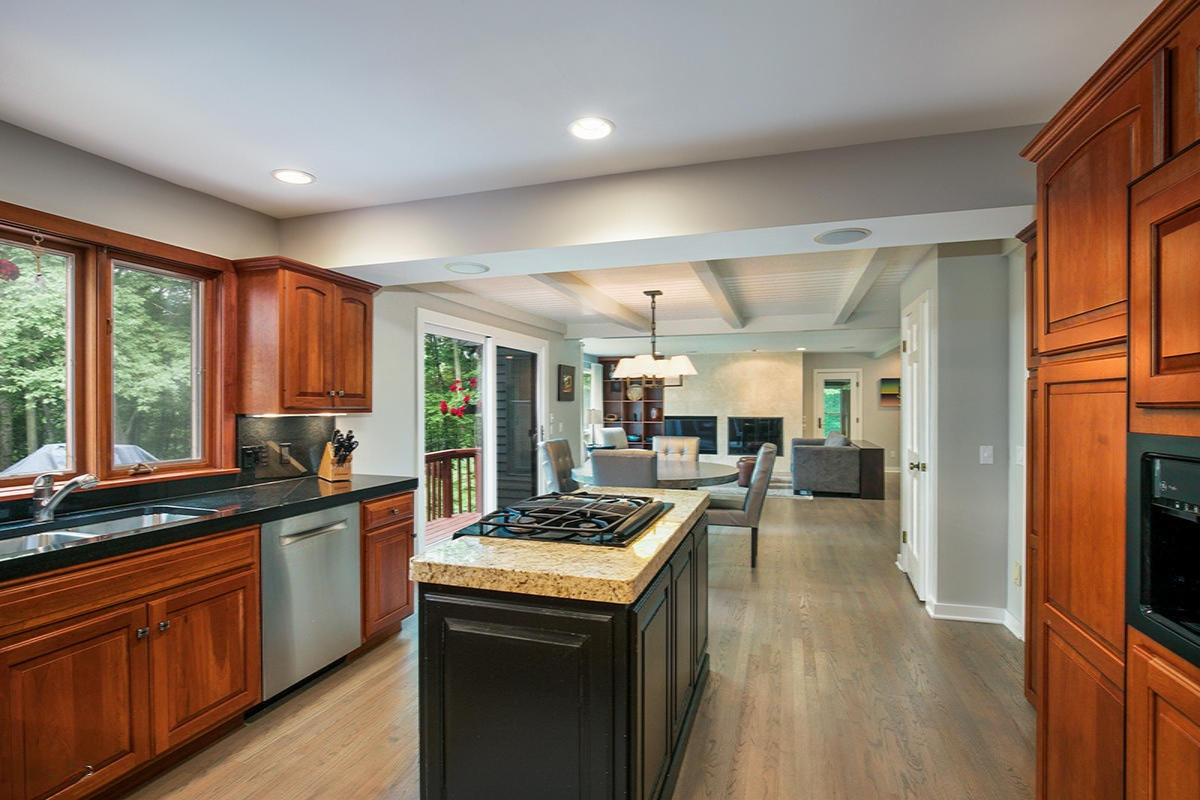 9530 Ravine Ridge Drive Southeast Caledonia, MI 49316 - Photo 10 of 66 Kitchen Center Island