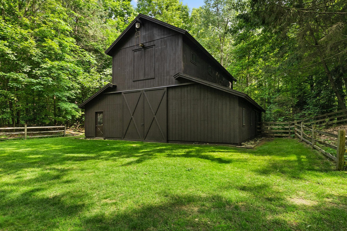 9530 Ravine Ridge Drive Southeast Caledonia, MI 49316 - Photo 49 of 66 Black Walnut Barn