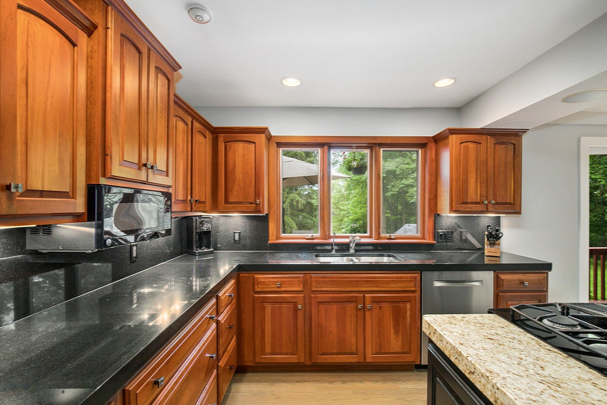 9530 Ravine Ridge Drive Southeast Caledonia, MI 49316 - Photo 9 of 66 Granite Backsplash