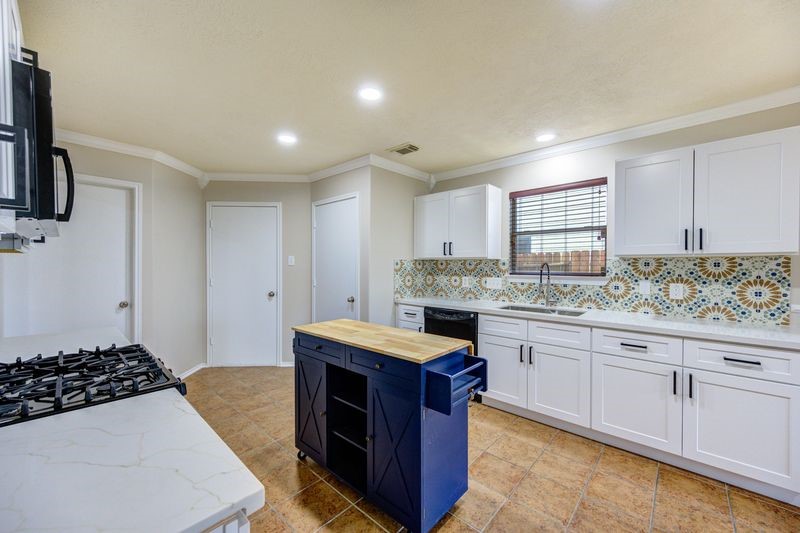 11010 Crosby Field Lane Houston, TX 77034 - Photo 5 of 15 a kitchen with granite countertop a sink stove and refrigerator