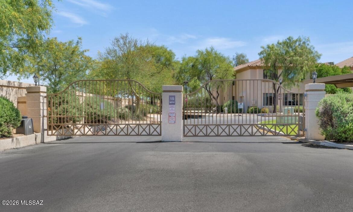 2550 East River Road, Unit 4204 Tucson, AZ 85718 - Photo 36 of 36 a view of a park with a fence