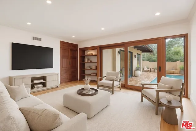 $8,950 | 16141 Bayberry Place, Sherman Oaks, CA 91403