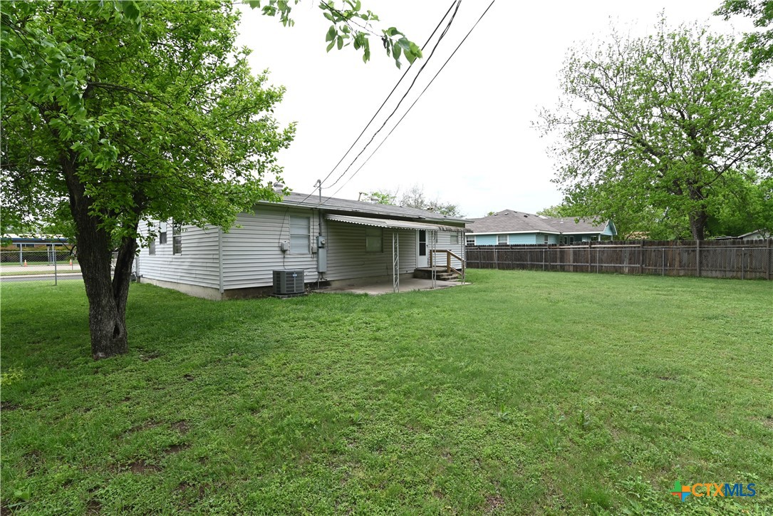 707 South 5th Street Copperas Cove, TX 76522 - Photo 17 of 19 a backyard of a house with table and chairs