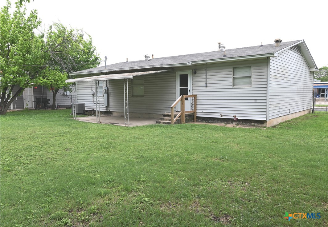 707 South 5th Street Copperas Cove, TX 76522 - Photo 18 of 19 a backyard of a house with table and chairs
