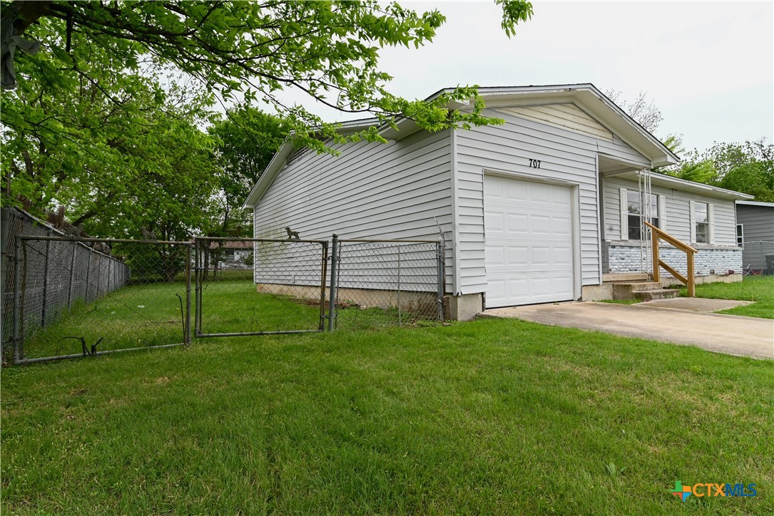 707 South 5th Street Copperas Cove, TX 76522 - Photo 3 of 19 a view of a backyard with a garden