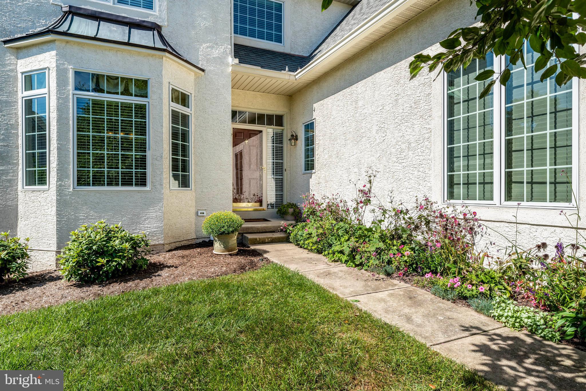 1 Post Run Newtown Square, PA 19073 - Photo 2 of 43 Front walkway