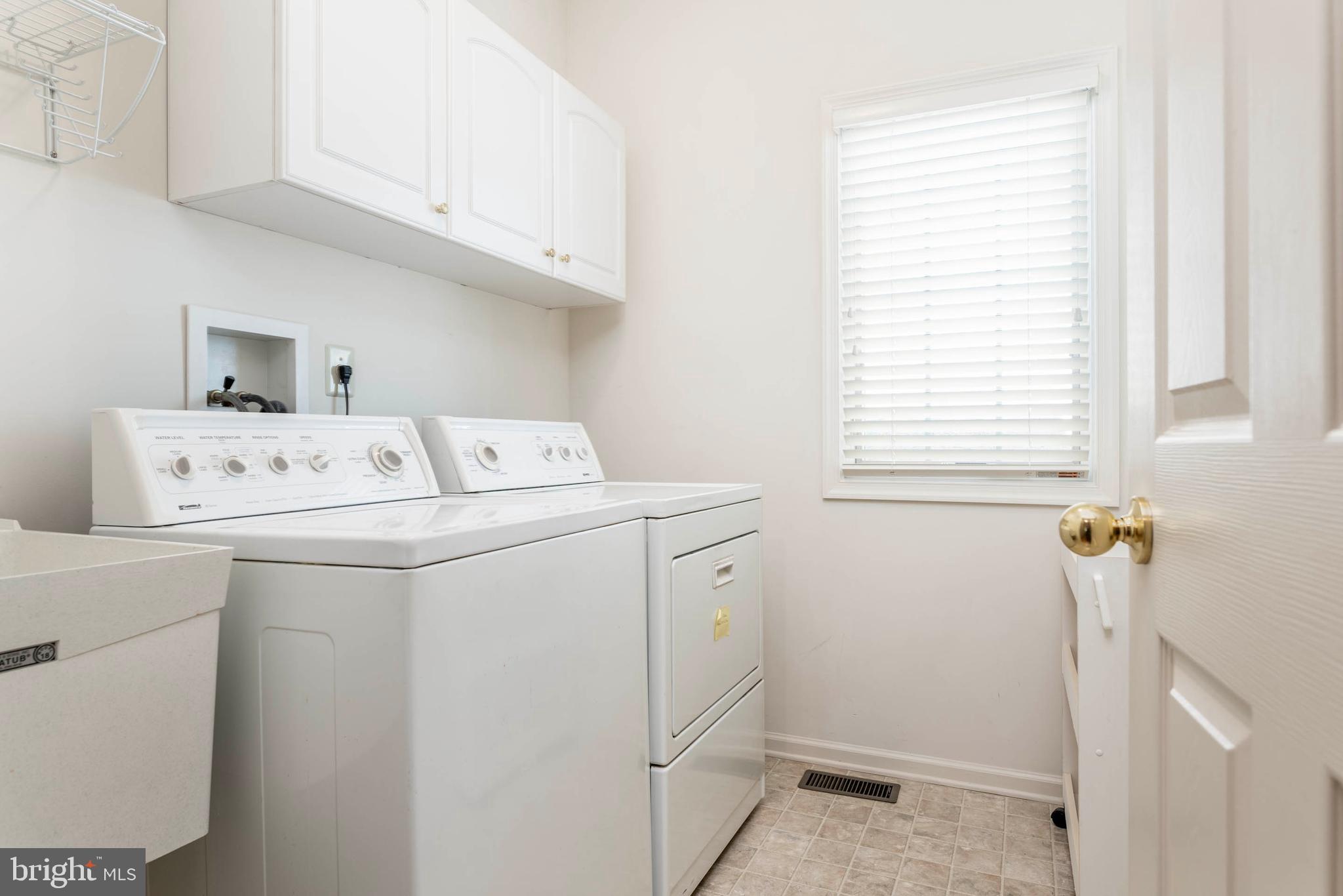 1 Post Run Newtown Square, PA 19073 - Photo 17 of 43 Laundry Room