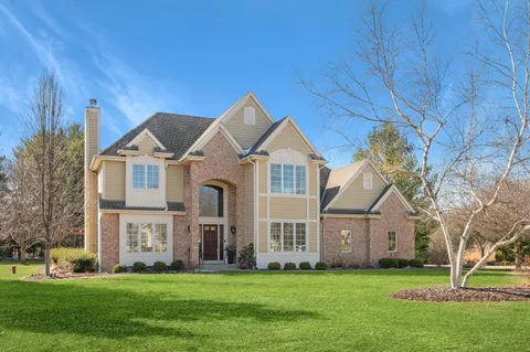 $975,000 | W283N6297 Hibritten Way, Hartland, WI 53029