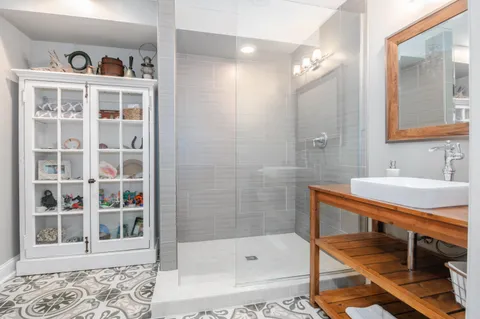 $975,000 | W283N6297 Hibritten Way, Hartland, WI 53029