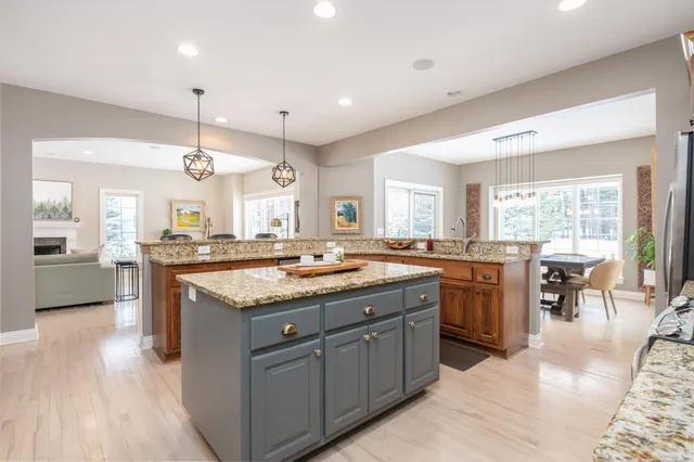 $975,000 | W283-n6297 Hibritten Way, Merton, WI 53029