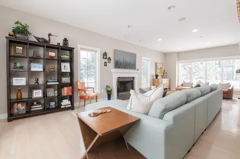 $975,000 | W283N6297 Hibritten Way, Hartland, WI 53029