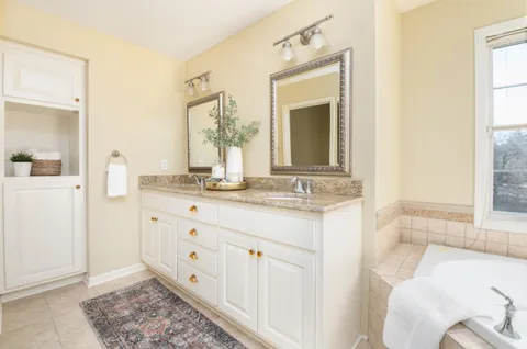 $975,000 | W283N6297 Hibritten Way, Hartland, WI 53029