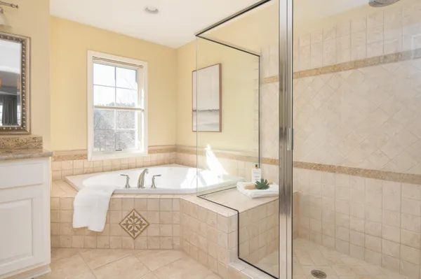 $925,000 | W283N6297 Hibritten Way, Hartland, WI 53029