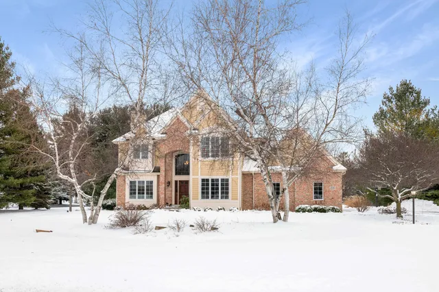 $975,000 | W283-n6297 Hibritten Way, Merton, WI 53029