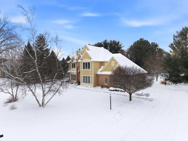 $975,000 | W283-n6297 Hibritten Way, Merton, WI 53029